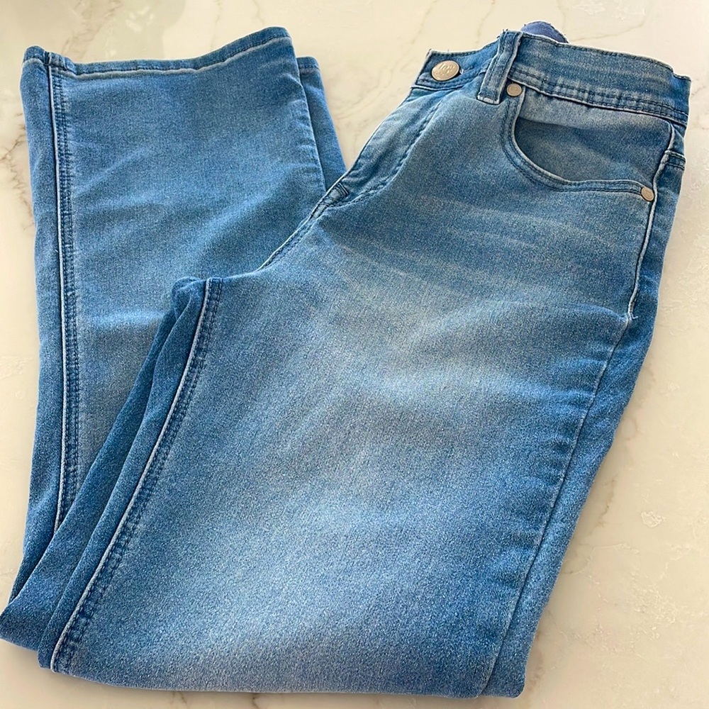 ELASTIC WAIST SHAPER LIGHT WASH JEANS